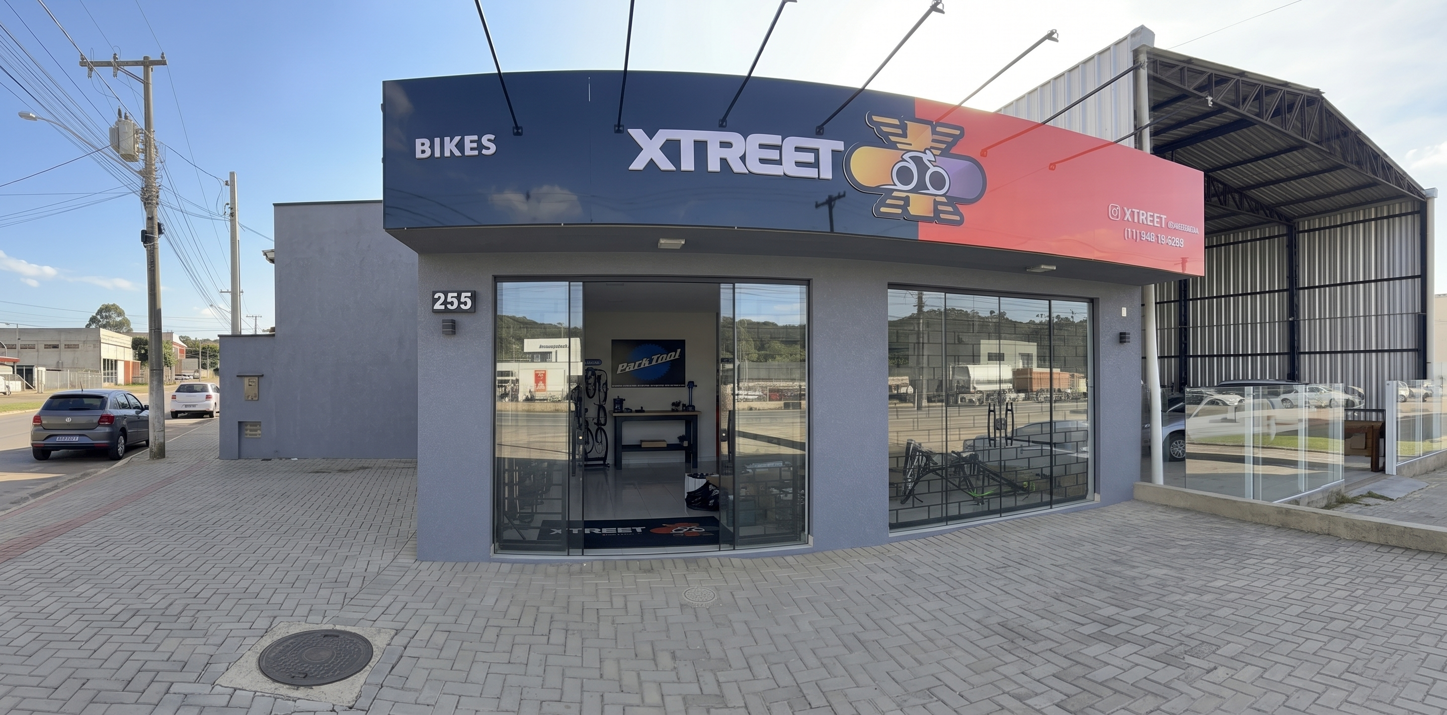 Fachada Bike Shop após transformação profissional